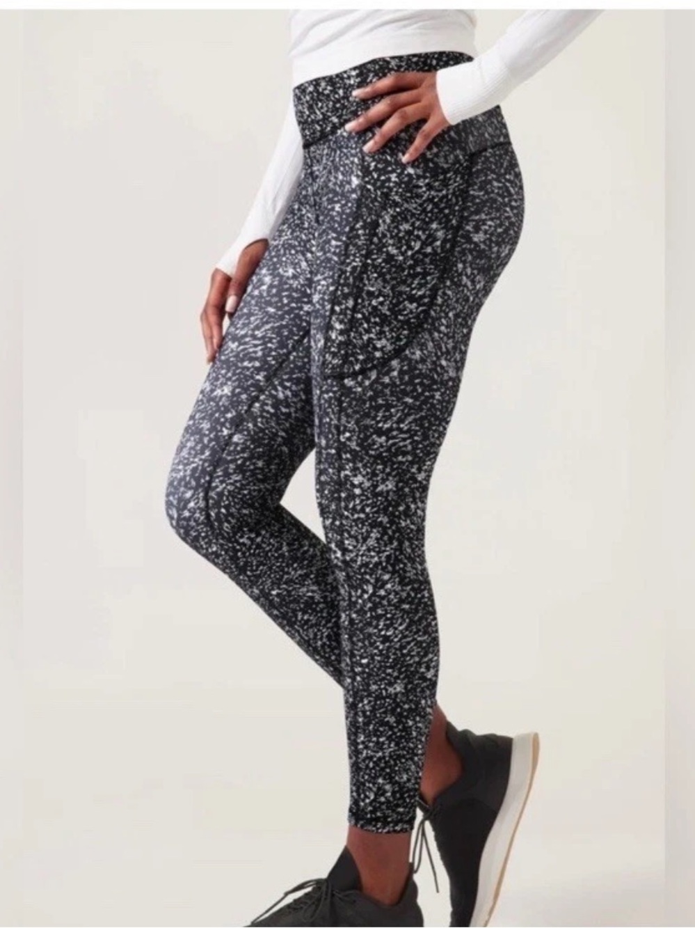 Athleta Ultimate Stash Pocket Leggings 24” Black White Workout Size Large